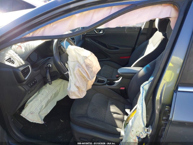 2017 HYUNDAI IONIQ HYBRID KMHC75LCXHU038802 Photo 4