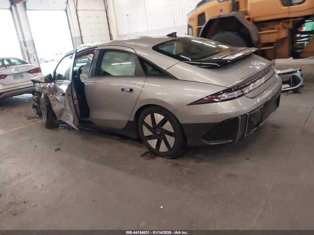 2024 HYUNDAI IONIQ 6 KMHM24AB8RA057228 Photo 2