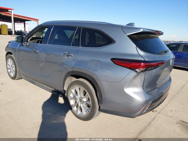 Toyota Highlander Limited 2021 5TDYZRAH0MS060655 Image 3