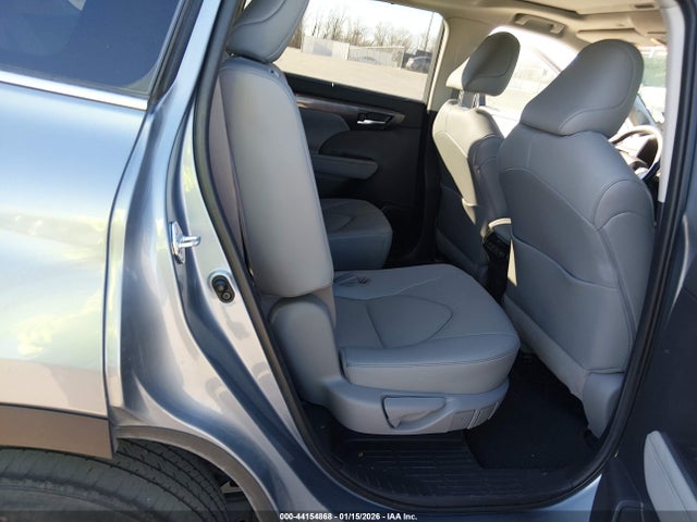 Toyota Highlander Limited 2021 5TDYZRAH0MS060655 Image 8