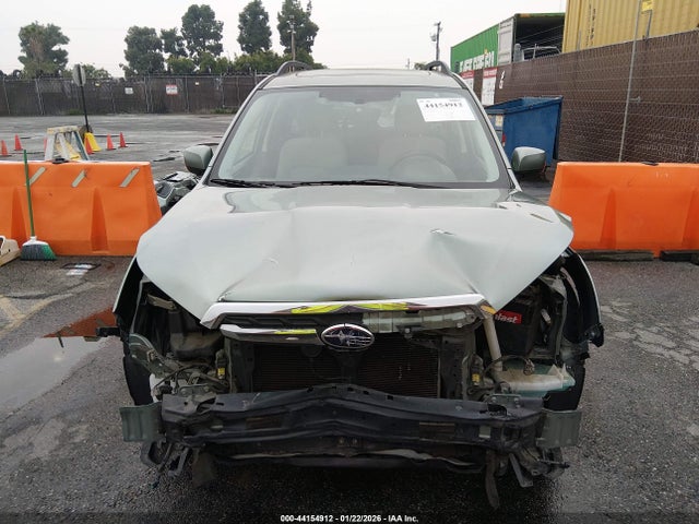 JF2SJAGC6JH506769 Subaru Forester 2.5i Premium