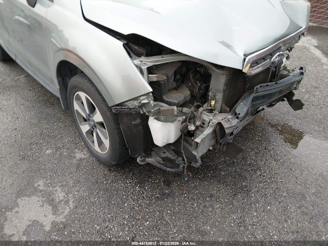 JF2SJAGC6JH506769 Subaru Forester 2.5i Premium