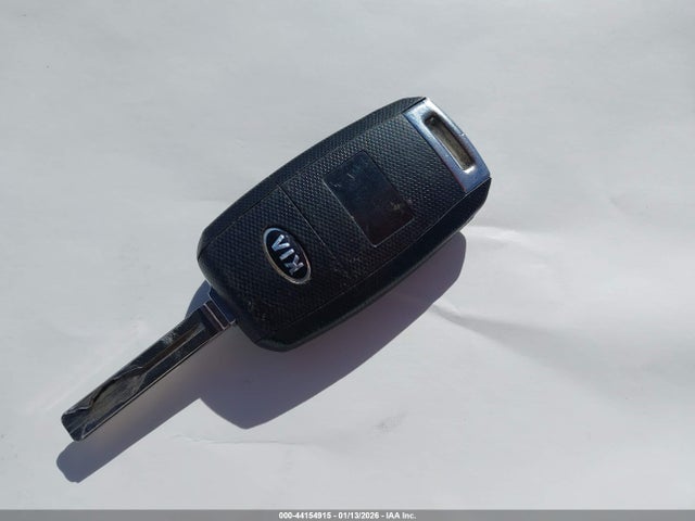 KNDJX3A56F7185120 KIA Soul !