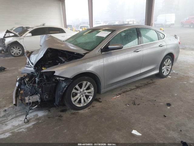 Chrysler 200 Limited 2015 1C3CCCAB4FN669393 Image 2