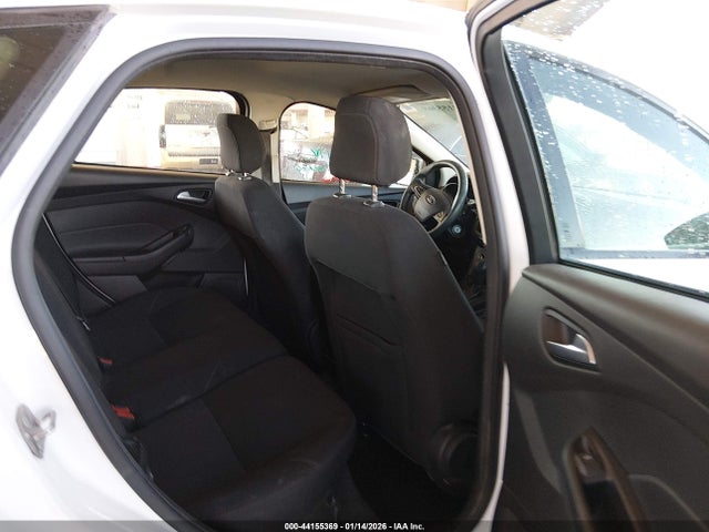 1FADP3K27JL237264 Ford FOCUS SE