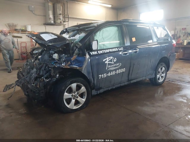 Toyota SIENNA LE 2020 5TDKZ3DC0LS083984 Image 2