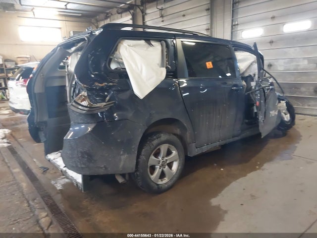 Toyota SIENNA LE 2020 5TDKZ3DC0LS083984 Image 4