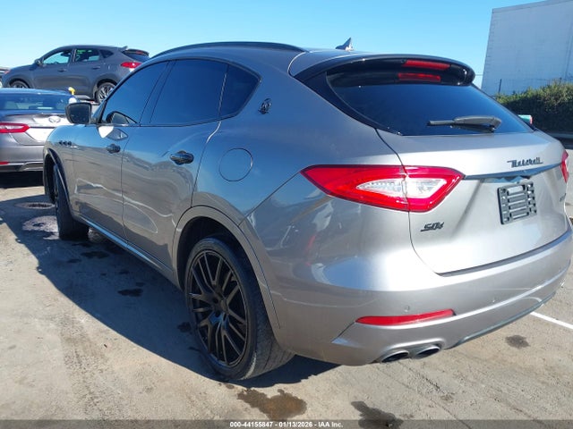 2017 MASERATI LEVANTE ZN661YUL6HX199860 Photo 2