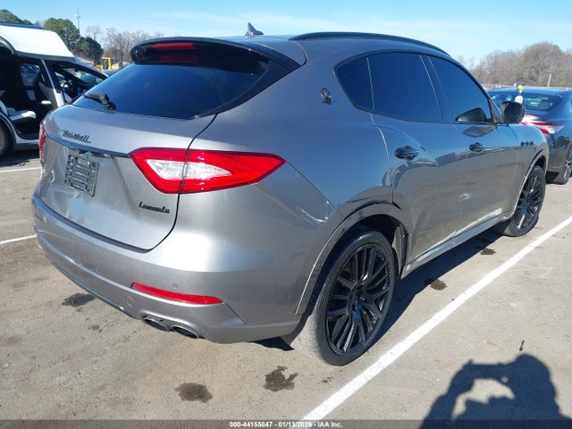 2017 MASERATI LEVANTE ZN661YUL6HX199860 Photo 3