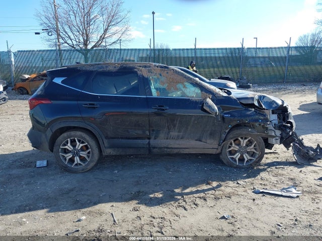 KNDERCAA5M7152308 KIA SELTOS EX