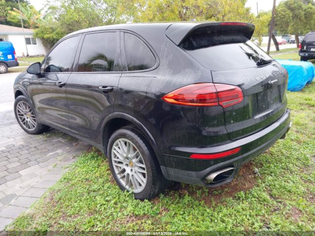 2018 PORSCHE CAYENNE WP1AA2A21JKA04981 Photo 2