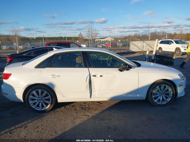 2017 Audi A4 2.0t Premium მანქანა იყიდება აუქციონზე, vin: WAUANAF4XHN025831, აუქციონის ნომერი: 44156098