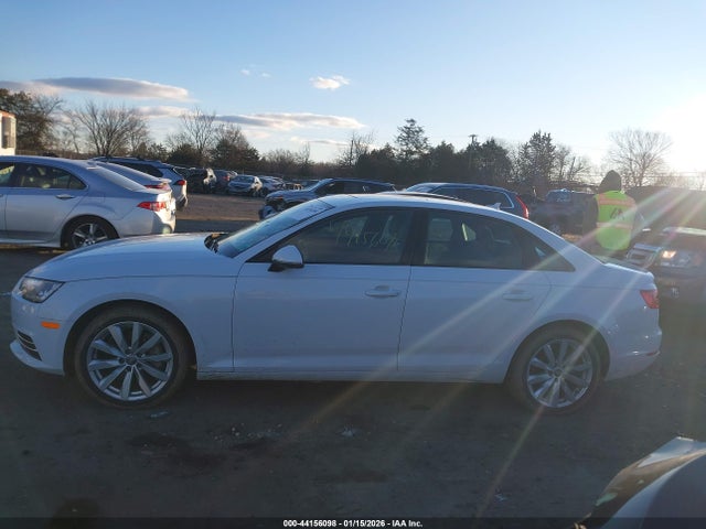 2017 Audi A4 2.0t Premium მანქანა იყიდება აუქციონზე, vin: WAUANAF4XHN025831, აუქციონის ნომერი: 44156098