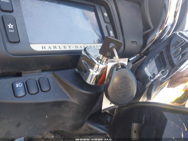 2016 HARLEY-DAVIDSON FLHTCUTG 1HD1MAL31GB857767 Photo 10