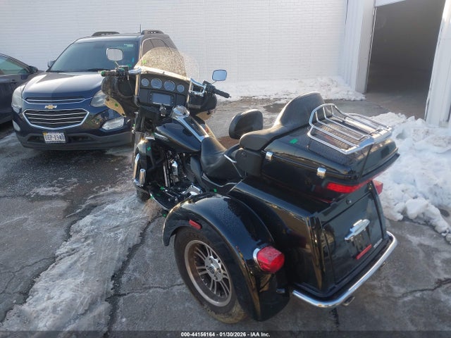 2016 HARLEY-DAVIDSON FLHTCUTG 1HD1MAL31GB857767 Photo 2