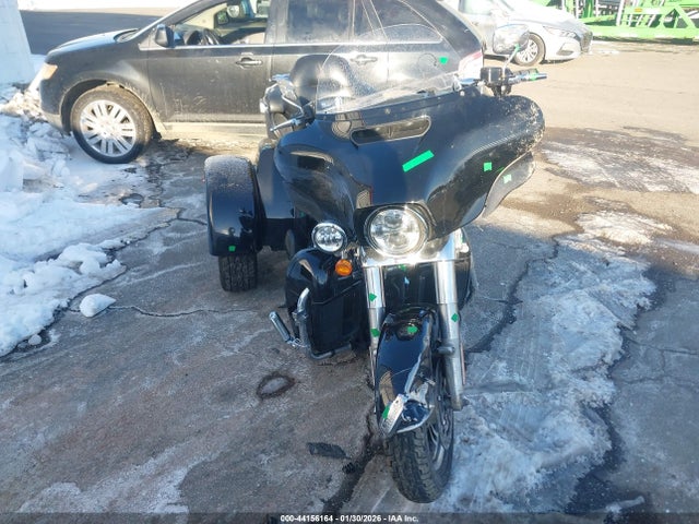 2016 HARLEY-DAVIDSON FLHTCUTG 1HD1MAL31GB857767 Photo 4