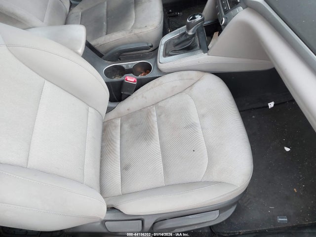 KMHD74LF8HU428421 Hyundai ELANTRA SE