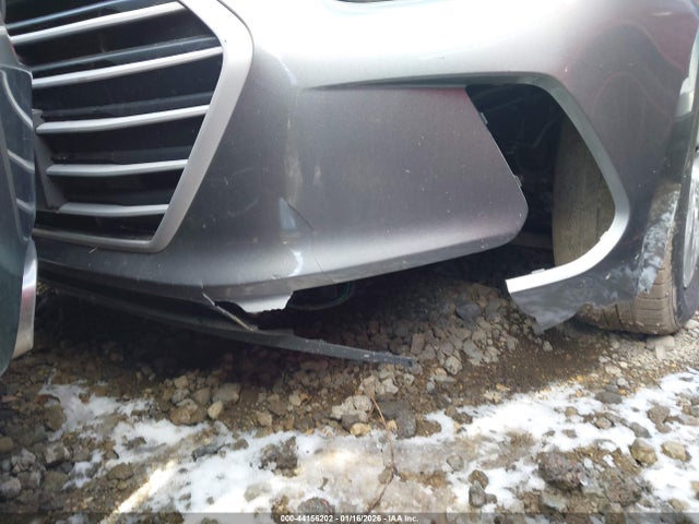 KMHD74LF8HU428421 Hyundai ELANTRA SE
