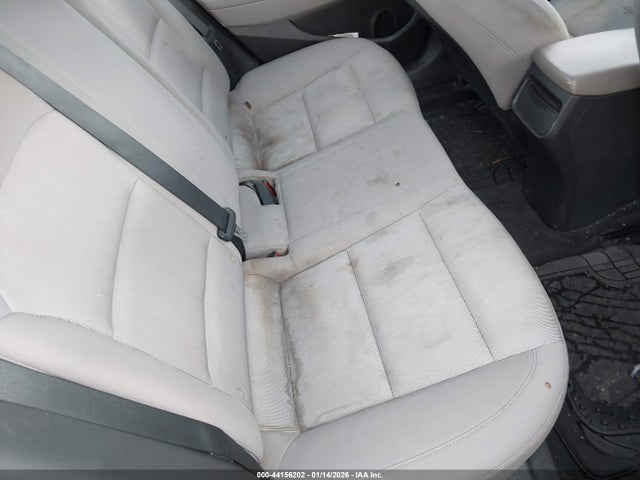 KMHD74LF8HU428421 Hyundai ELANTRA SE