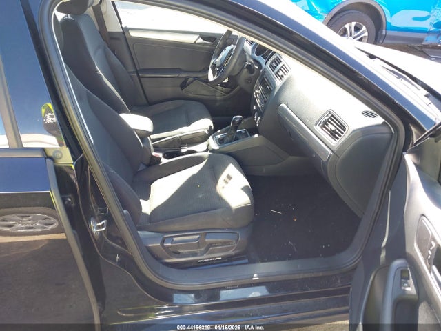 44156319 :رقم المزاد ، 3VWD17AJ9FM334058 vin ، 2015 Volkswagen Jetta 1.8t Se مزاد بيع