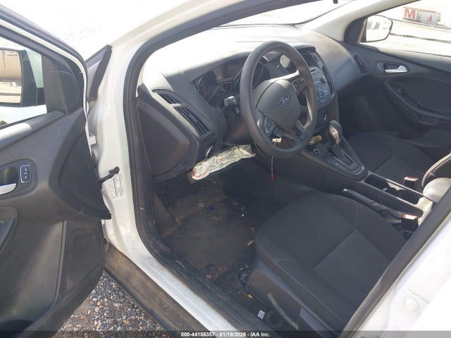 1FADP3F21HL295584 Ford FOCUS SE