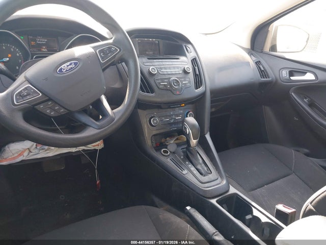 1FADP3F21HL295584 Ford FOCUS SE