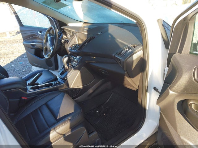 1FMCU9J92EUE19269 Ford Escape Titanium