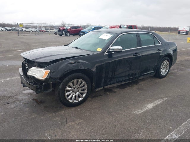 Chrysler 300 2014 2C3CCAAG8EH276083 Image 2