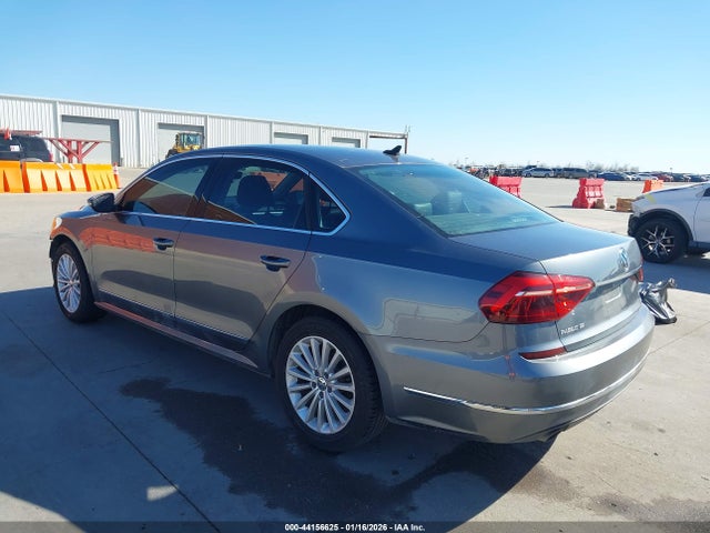 2017 Volkswagen Passat 1.8t Se მანქანა იყიდება აუქციონზე, vin: 1VWBT7A32HC023255, აუქციონის ნომერი: 44156625