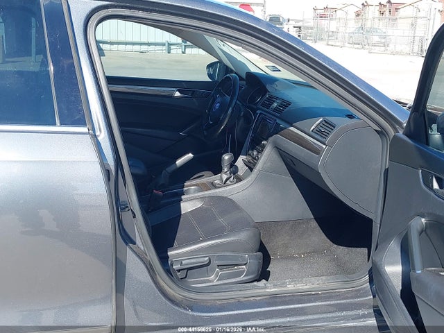 2017 Volkswagen Passat 1.8t Se მანქანა იყიდება აუქციონზე, vin: 1VWBT7A32HC023255, აუქციონის ნომერი: 44156625