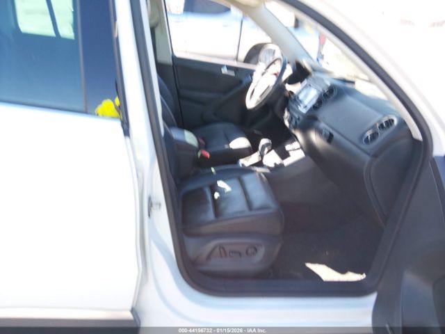 2017 VOLKSWAGEN TIGUAN WVGVV7AX4HW500436 Photo 4