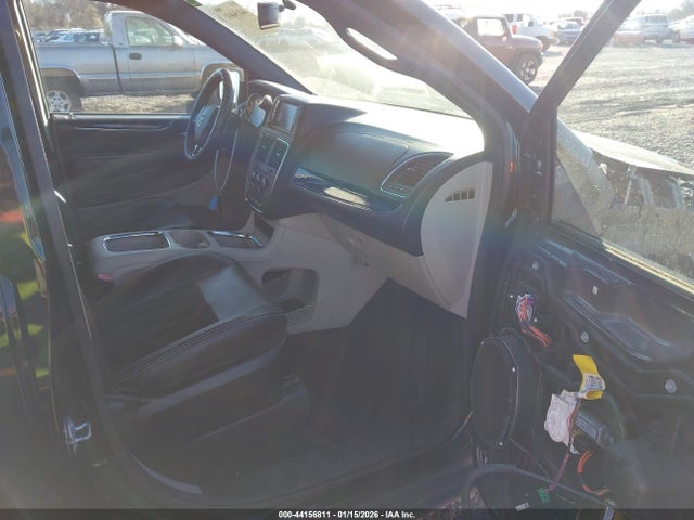 44156811 :رقم المزاد ، 2C4RDGCG6HR685376 vin ، 2017 Dodge Grand Caravan Sxt مزاد بيع