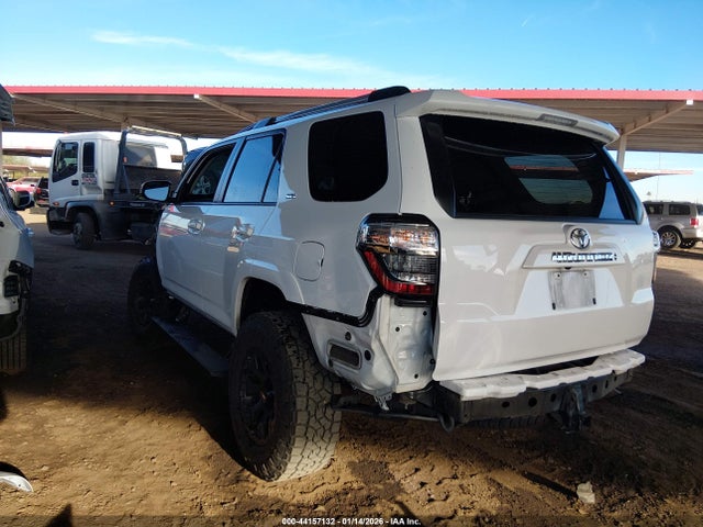 2020 TOYOTA 4RUNNER JTEBU5JR4L5775024 Photo 2