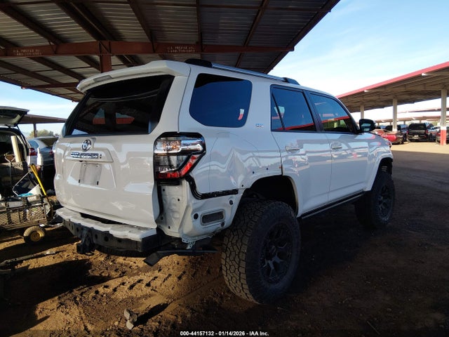 2020 TOYOTA 4RUNNER JTEBU5JR4L5775024 Photo 3