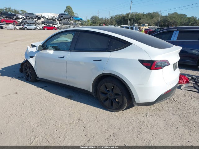 2025 TESLA MODEL Y 7SAYGDEE4SA352948 Photo 2