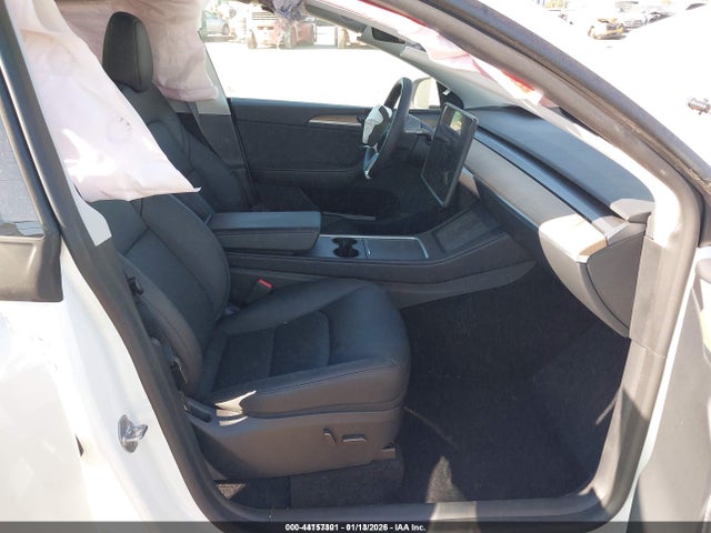 2025 TESLA MODEL Y 7SAYGDEE4SA352948 Photo 4