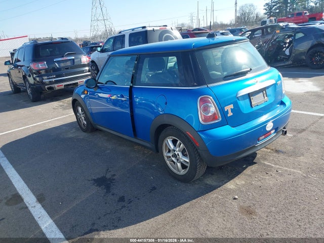 2012 MINI COOPER WMWSU3C55CT257435 Photo 2