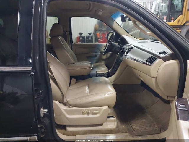 2011 CADILLAC ESCALADE 1GYS4CEF3BR398938 Photo 4