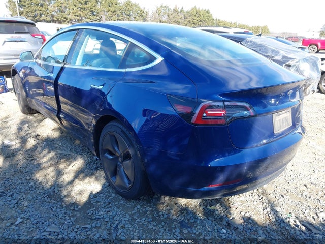 2019 TESLA MODEL 3 5YJ3E1EB2KF497572 Photo 2
