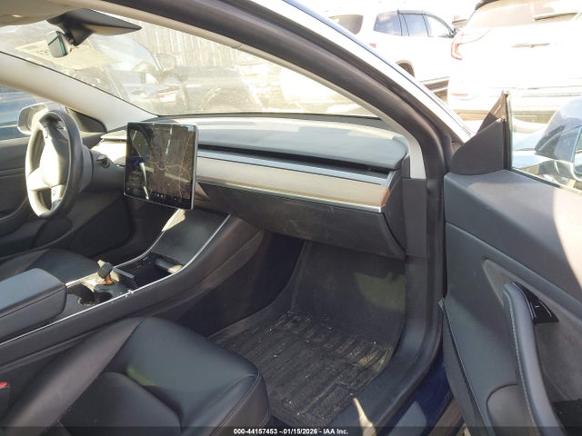 2019 TESLA MODEL 3 5YJ3E1EB2KF497572 Photo 4