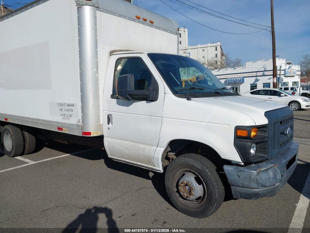 44157574 :رقم المزاد ، 1FDWE3FL3FDA22375 vin ، 2015 Ford E-350 Cutaway مزاد بيع