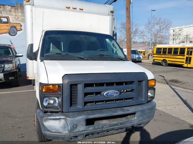 44157574 :رقم المزاد ، 1FDWE3FL3FDA22375 vin ، 2015 Ford E-350 Cutaway مزاد بيع