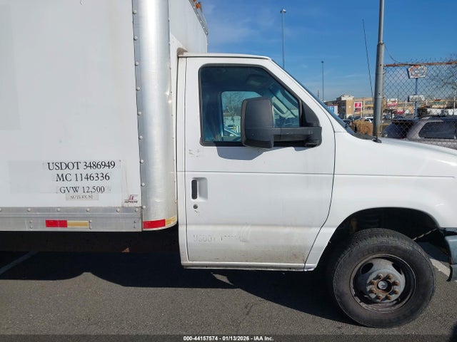 44157574 :رقم المزاد ، 1FDWE3FL3FDA22375 vin ، 2015 Ford E-350 Cutaway مزاد بيع