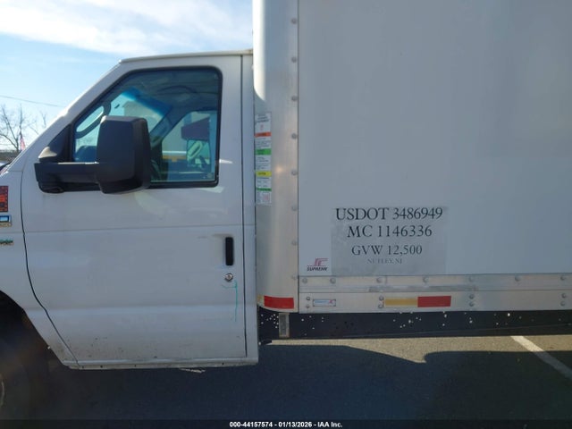 44157574 :رقم المزاد ، 1FDWE3FL3FDA22375 vin ، 2015 Ford E-350 Cutaway مزاد بيع
