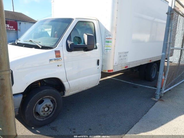 44157574 :رقم المزاد ، 1FDWE3FL3FDA22375 vin ، 2015 Ford E-350 Cutaway مزاد بيع