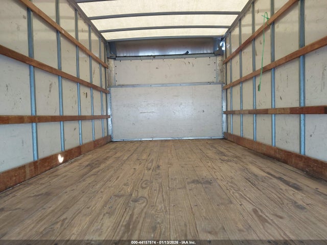 44157574 :رقم المزاد ، 1FDWE3FL3FDA22375 vin ، 2015 Ford E-350 Cutaway مزاد بيع