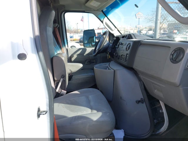 44157574 :رقم المزاد ، 1FDWE3FL3FDA22375 vin ، 2015 Ford E-350 Cutaway مزاد بيع