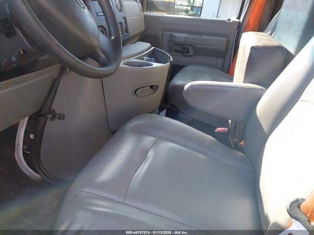 44157574 :رقم المزاد ، 1FDWE3FL3FDA22375 vin ، 2015 Ford E-350 Cutaway مزاد بيع