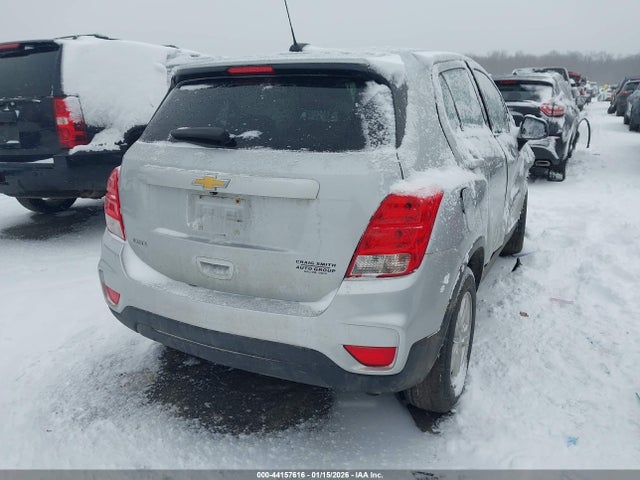 2019 CHEVROLET TRAX 3GNCJKSB1KL357883 Photo 3