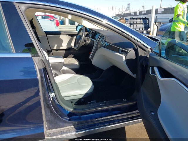 2014 TESLA MODEL S 5YJSA1H10EFP31951 Photo 4